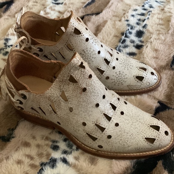 Musse & Cloud Anisse Distressed Leather Boots — 5/5.5 US / 36 Euro - Picture 7 of 10